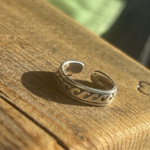 925 Silver Wave Design Adjustable Ring or toe ring - Picture 1 of 6